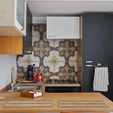 Madonella Con Terrazzo